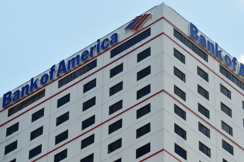 Bank of America Considers Moving Staff From Hong Kong to Singapore: FT