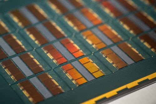 South Korea’s Semiconductor Output Rises by Most in 14 Years