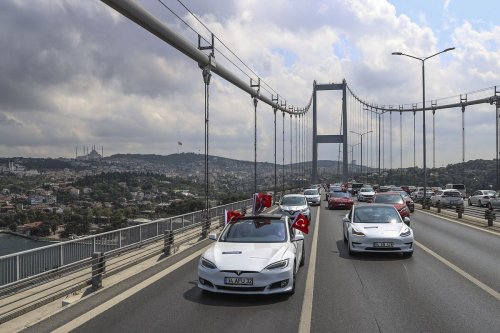 Turkey Automotive Output Plummets in November After Lira Turmoil