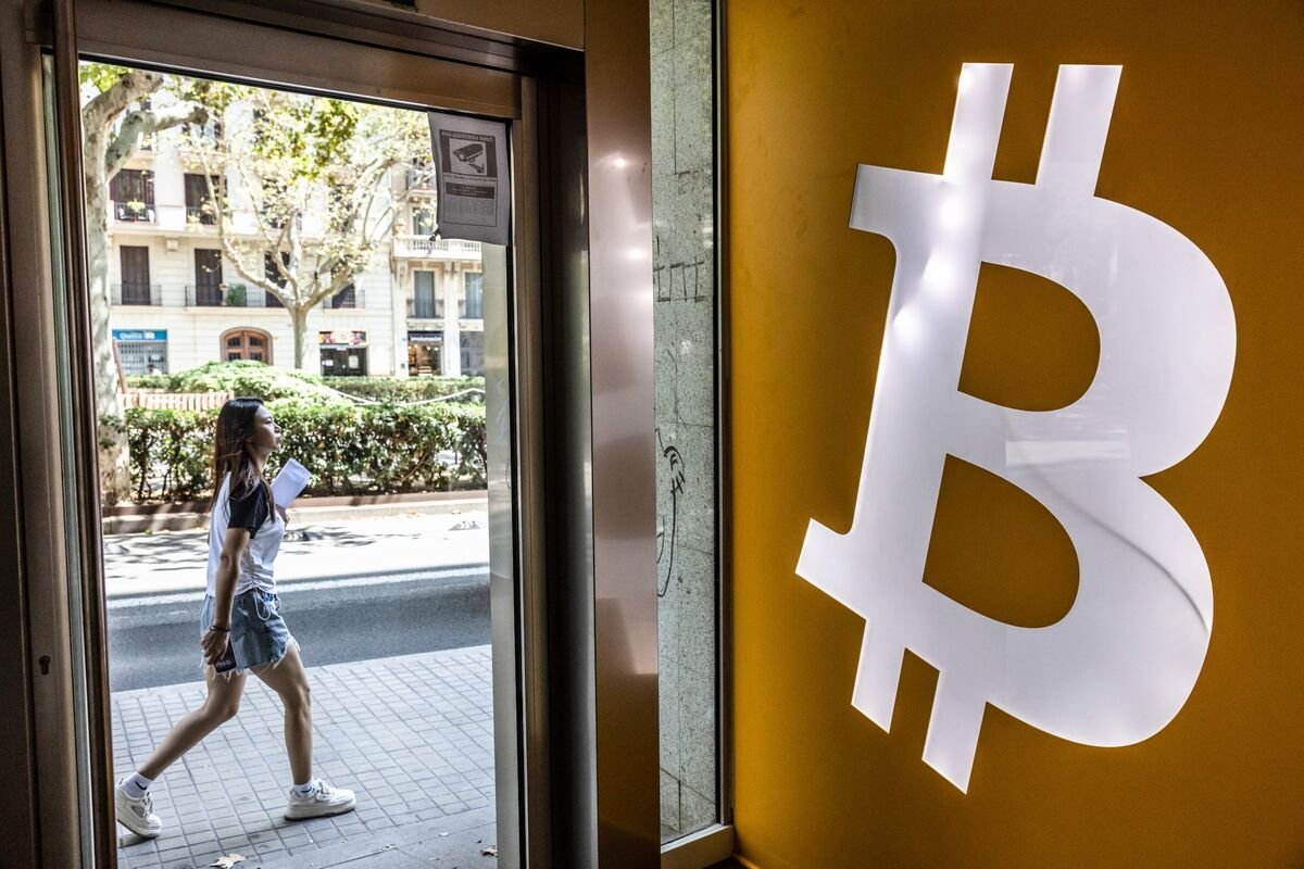 Bitcoin Funds Head for Worst Month as $3.5 Billion Pulled