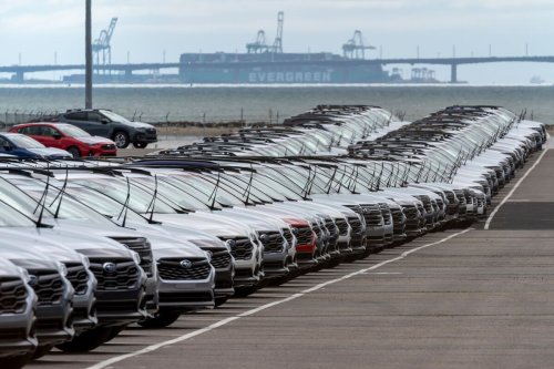 Trump to Hit Auto Imports With 25% Tariff in Trade Fight
