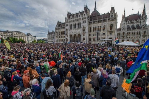 Hungarians Protest Orban Plans to Crush Civil Society, Media