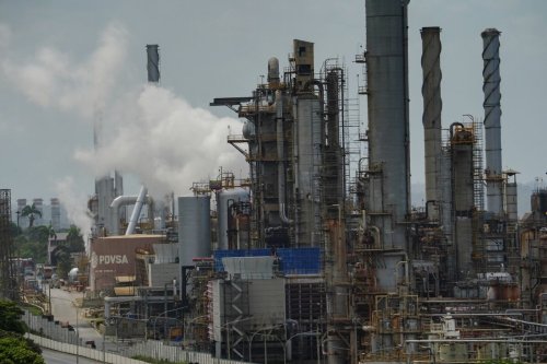 Trump Vows 25% ‘Secondary’ Tariff on Buyers of Venezuela Oil
