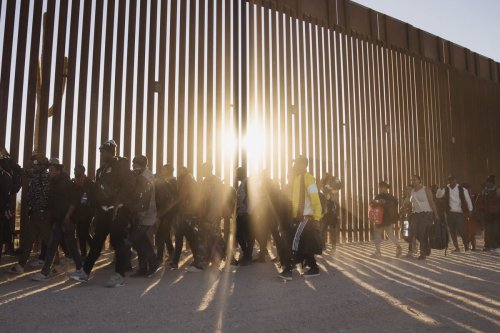 Trump to Strip Legal Status From 532,000 Migrants Living in US