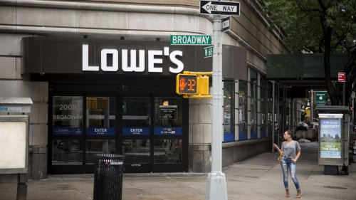 Lowe’s Squeezes Into Manhattan Space as Big-Box Era Fades