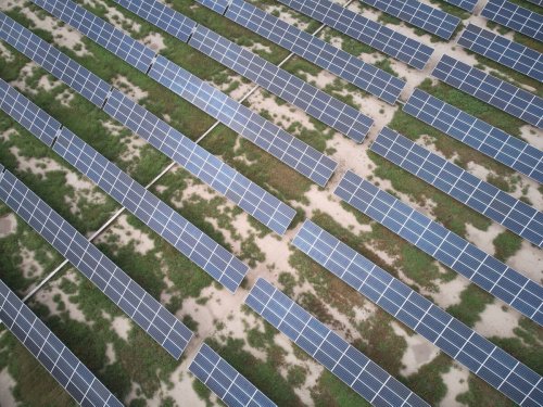 Solar Giant Jinko Lists in Shanghai at Near 800% Premium to U.S.