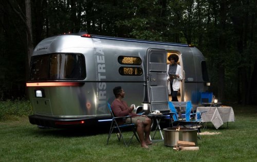 Airstream’s Electric Trailer Concept Can Run Off-Grid for Weeks