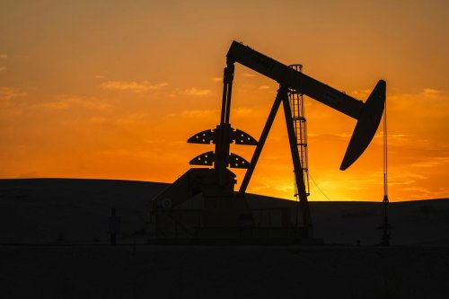Oil Leads Commodity Rally After US-China Truce as Gold Retreats