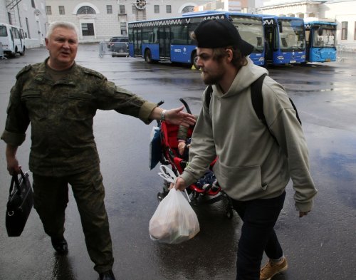Russians Stock Up for Battlefield, Fearing Army Lacks Supplies