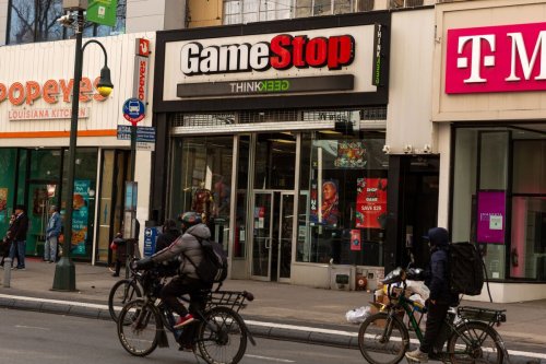Gamestop Set to Fall Most in Nine Months After Revenue Plunges