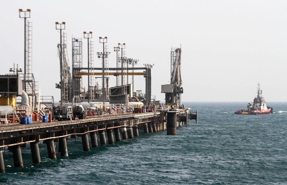 US Sanctions Iran Exchanges, China Terminal on Oil Purchases