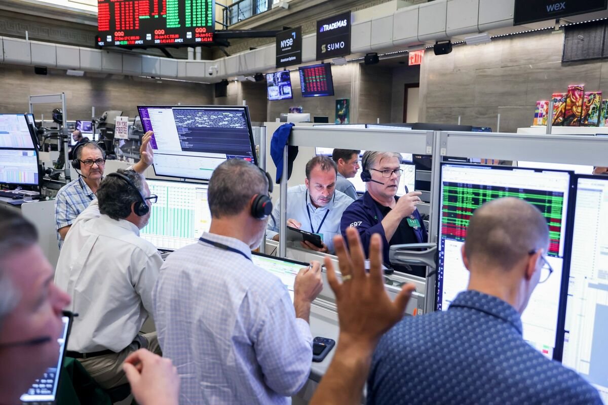 US Stock Futures Drop After Tech Selloff, Oil Up: Markets Wrap