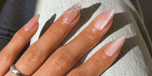 20 Velvet Nail Ideas for Spring That Are Stunningly Shimmery