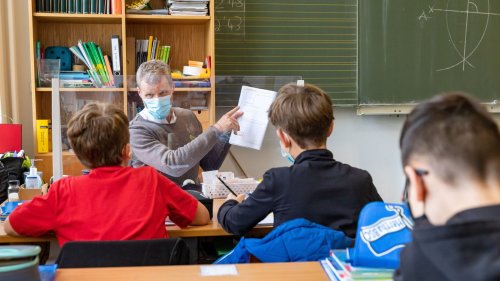 Wegen steigender Corona-Zahlen! Präsenzpflicht an Berlins Schulen ausgesetzt