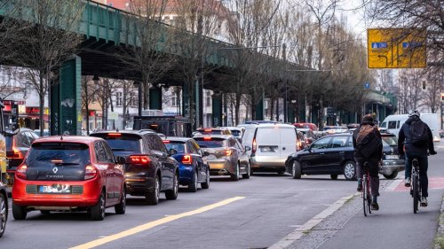 Staus und Verkehrschaos in Berlin wegen BVG-Streik, A100 und A113