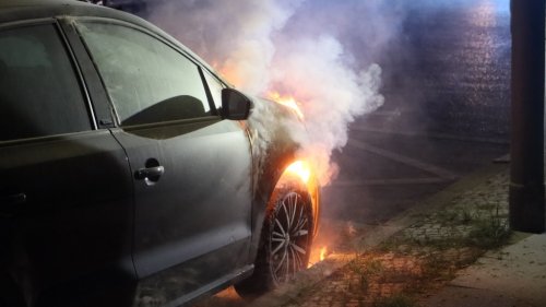 Brandstiftung an VW, Polizei verhindert Schlimmeres