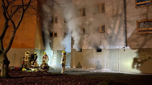 Kellerbrand in Hochhaus – Feuerwehr rettet zwölf Menschen