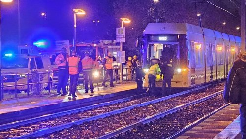 Person von Tram erfasst – lebensgefährlich verletzt