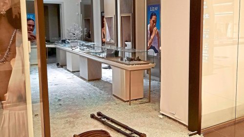 Gullydeckel-Bande raubt Schmuck aus Mall of Berlin