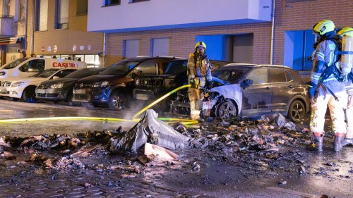 Rigaer Straße: Autos und Müll in Brand gesetzt