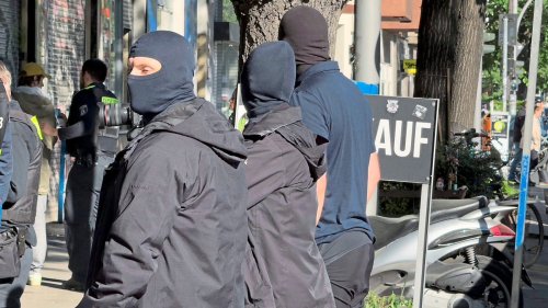 Nach tödlichem Treppenhaus-Stoß: Zwei Täter in U-Haft