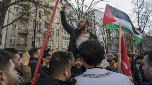 Polizei löst Juden-Hass-Demo in Neukölln auf – 5 Festnahmen!