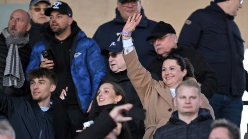 Dieser Hertha-Sieg schmeckt gut! Küsse für Trainer Leitl, Pizza für die Profis!