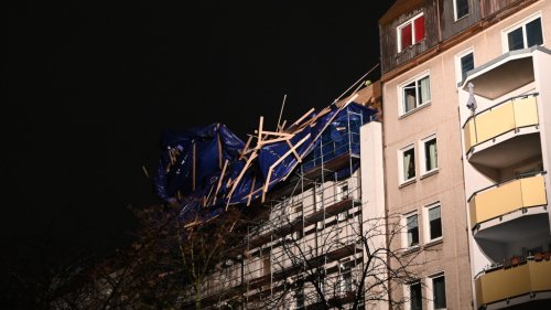 Sturmböen decken Dach in Friedrichshain ab