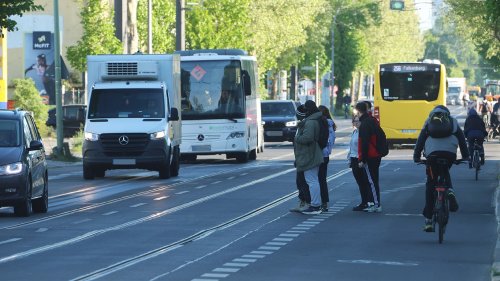 Um über diese Straße zu kommen, müssen Sie sehr fix sein
