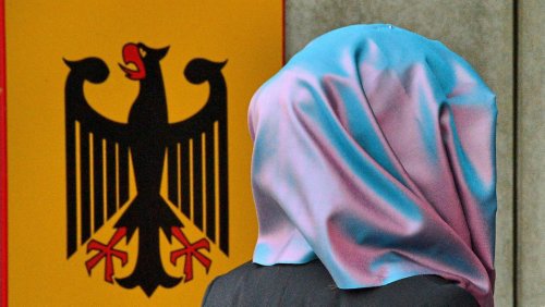 Berliner Grüne wollen Kopftuch in Amtsstuben und bei Polizei