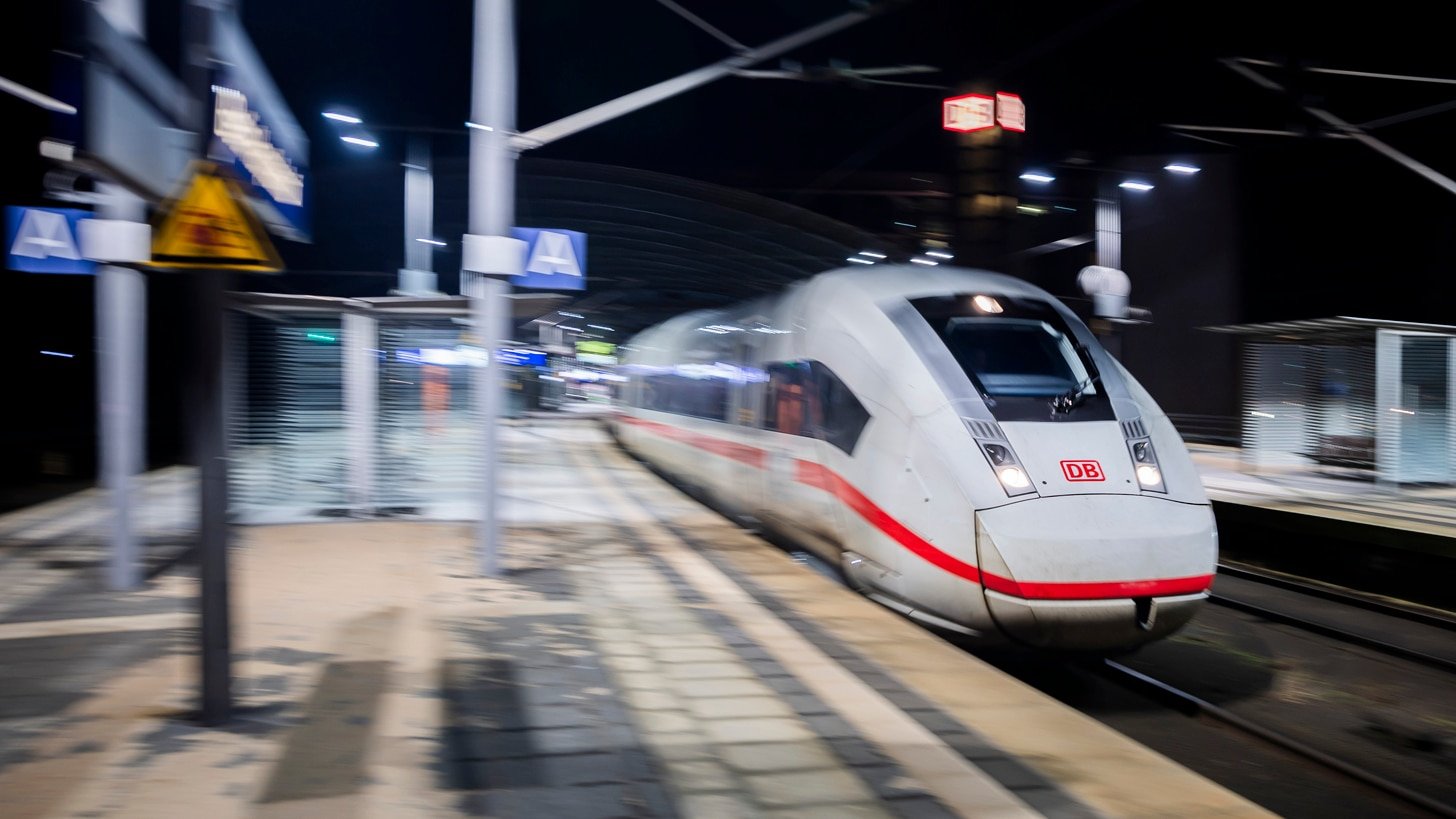 Bahn lässt nachts Geister-ICE durch Berlin fahren!
