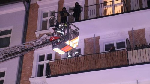 Feuer in Wohnhaus in Neukölln – mehrere Bewohner gerettet