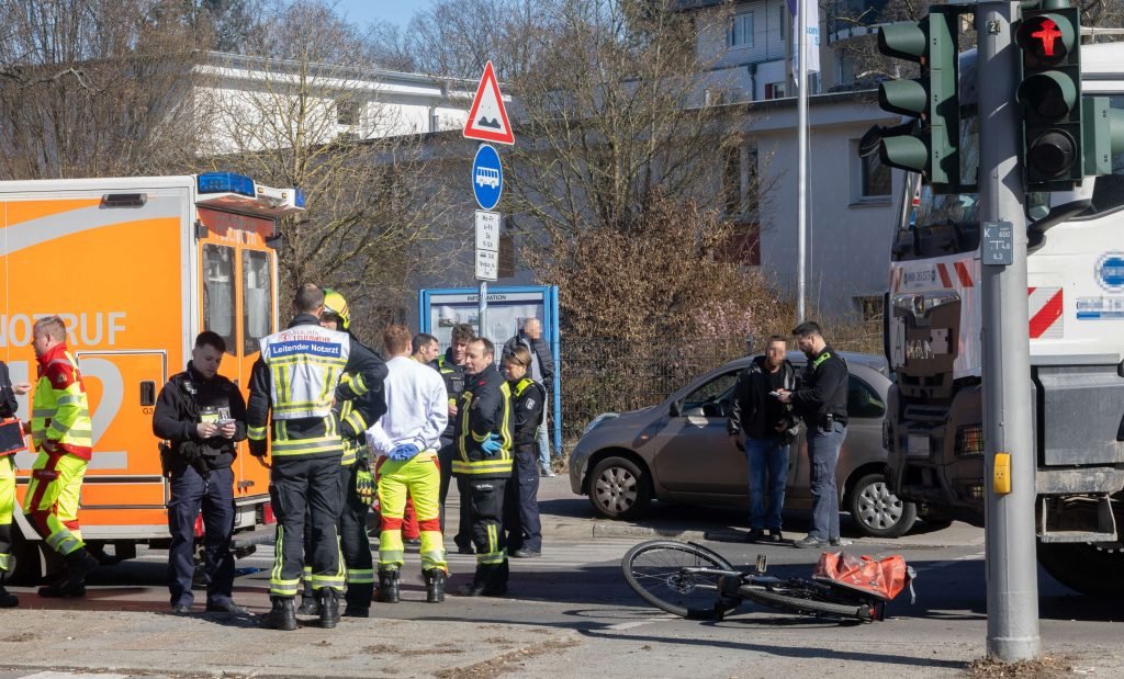 Radfahrer (63) in Britz von Lkw-Fahrer überrollt - tot!