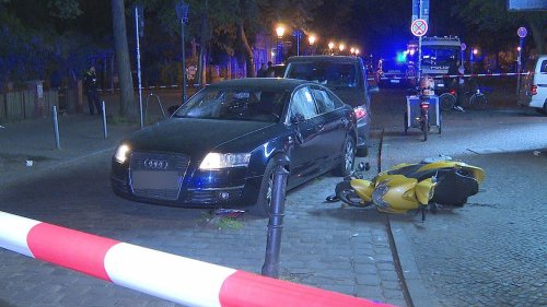 Mit Flaschen, Steinen und Waffen – 30 Personen gehen auf Audi los!