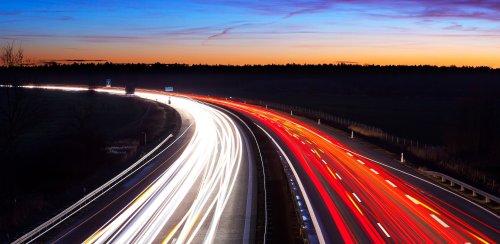 Männer halten auf der Überholspur der A5 – wegen Streit!