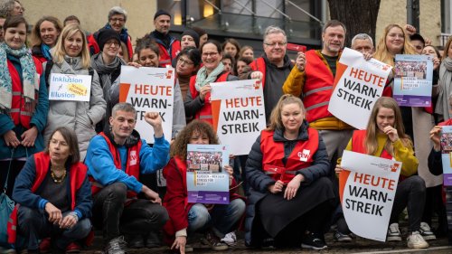 Berliner Lehrer ziehen vor das Rote Rathaus