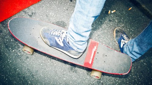 Von Skateboard angefahren: Frau (38) stirbt im Krankenhaus