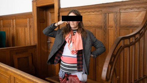 Kinderschreck setzt sich auf Mädchen (7): „Ich will deinen Roller!“