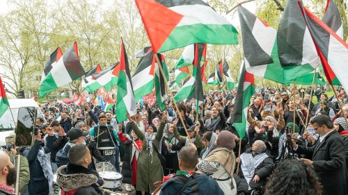 Israel-Hasser laufen bei Ostermarsch in Berlin mit – 15 Festnahmen