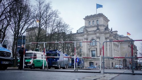 1600 Polizisten bei Corona-Demos in Berlin – Wasserwerfer stehen bereit