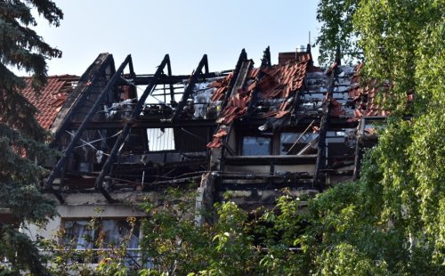 Wohnung und Dach in Spandau ausgebrannt