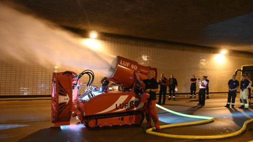 Berliner Feuerwehr testet Hightech-Lösch-Roboter