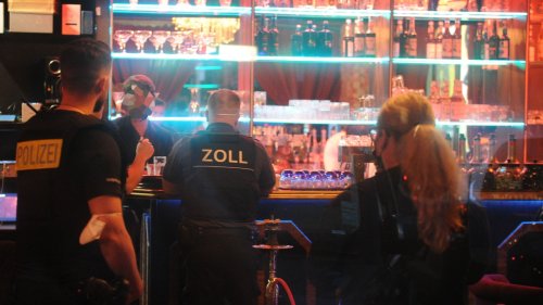 Polizei und Zoll dampfen Shisha-Bars in Berlin ein