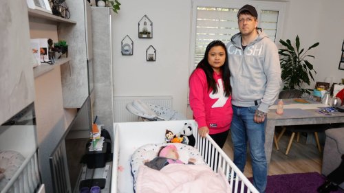 Familie mit Baby lebt in Schimmelhölle