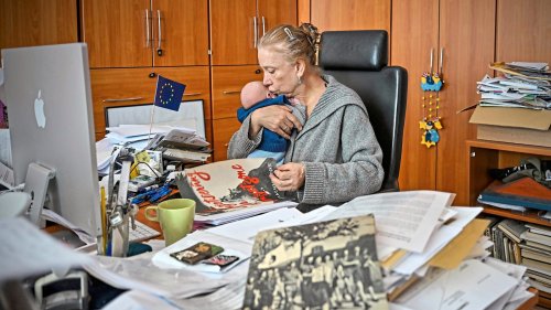 Zehntes Baby mit 66 und schon wieder im Büro