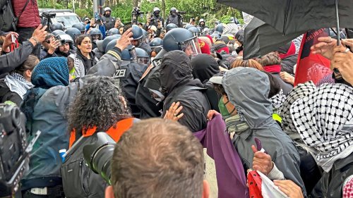 Bangen um den Polizisten, der vom Juden-Hasser-Mob niedergetreten wurde