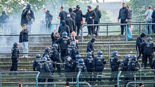 Zwickau-Hooligans prügeln Berliner Polizisten bewusstlos!