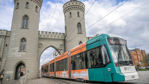 14-Jähriger hängt sich in Babelsberg an fahrende Straßenbahn