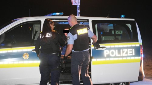 Polizisten angegriffen! Volkspark Friedrichshain geräumt