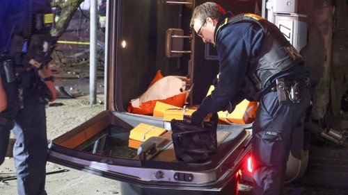 Polizei macht interessante Entdeckung im Kofferraum vom Crash-Mercedes